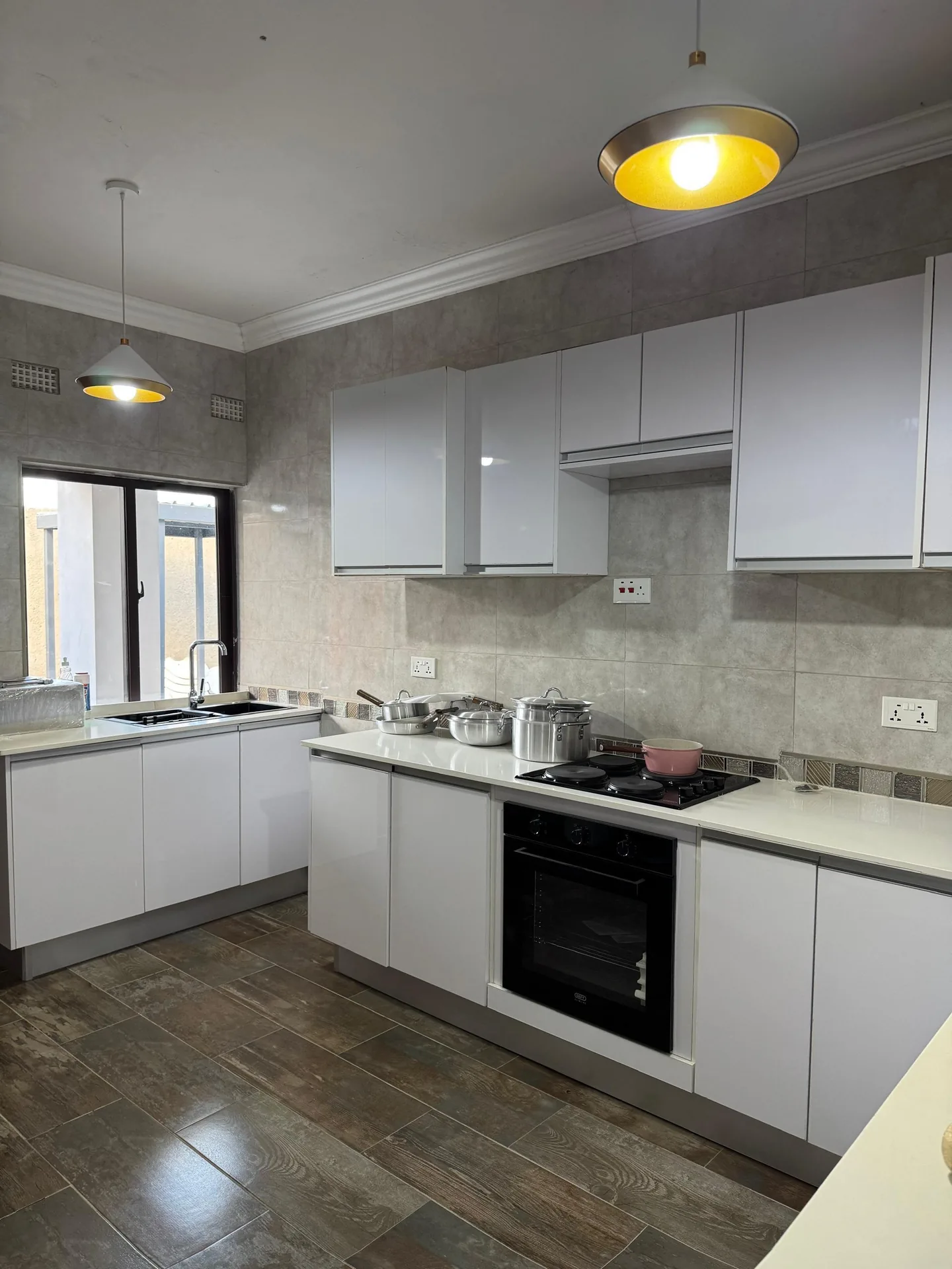 Fully equipped common kitchen with cabinets and stove