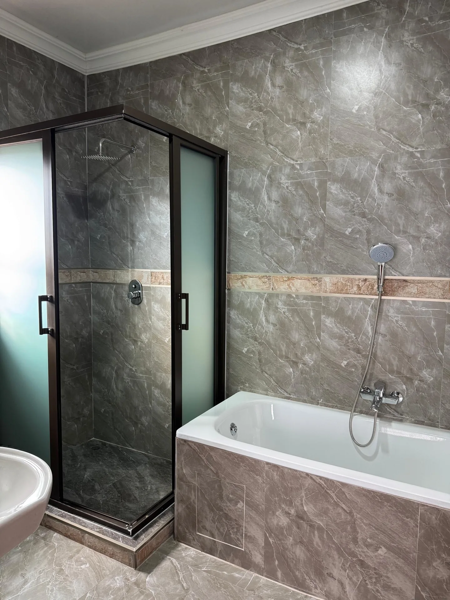 Shared master bedroom's self-contained bathroom