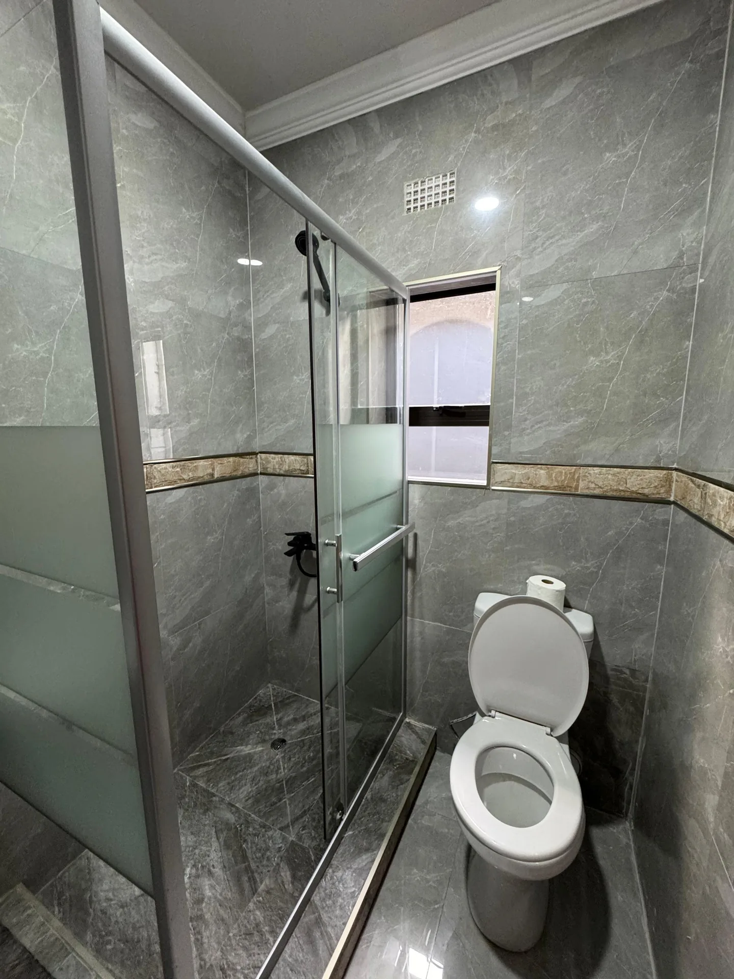 Private single's self-contained bathroom