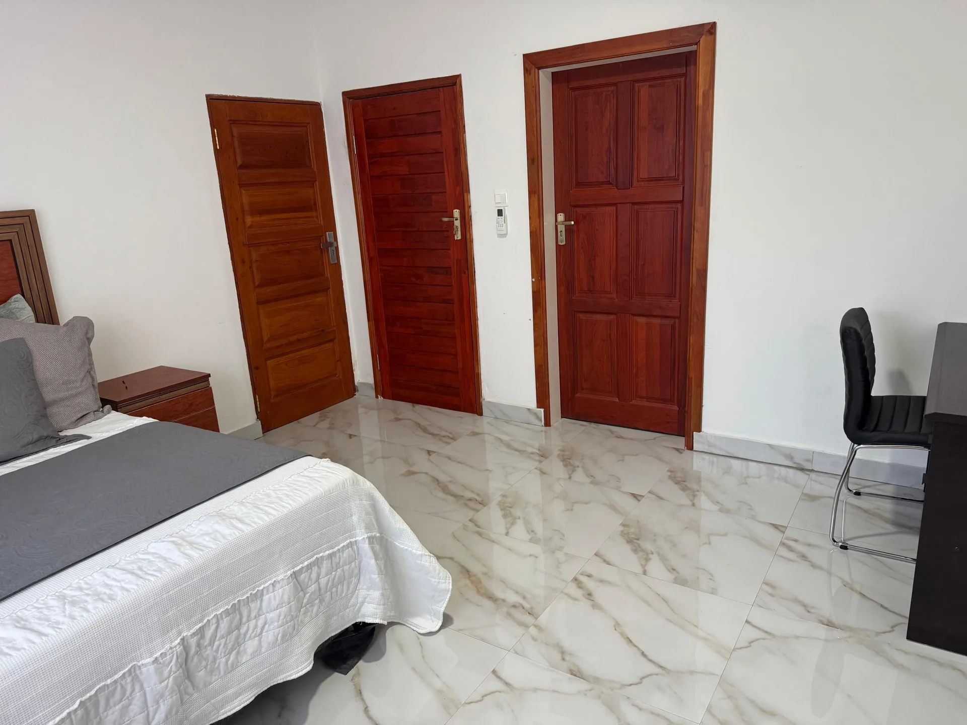 Private single bedroom with study desk