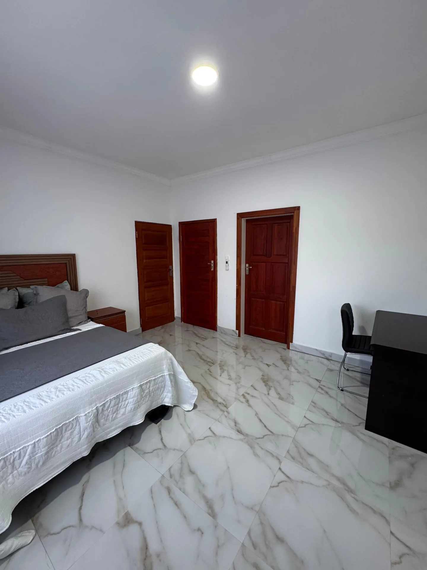 Private single bedroom, alternate view